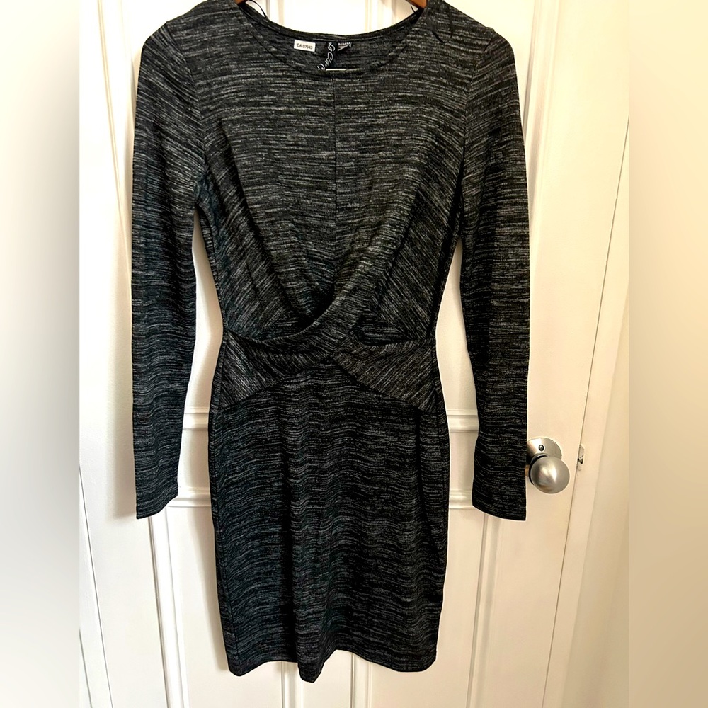 New never worn. Super soft stretchy curb hugging dress. size M. Long sleeve